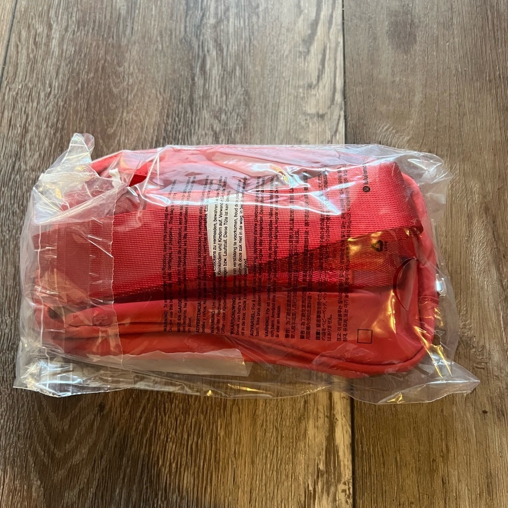 NEW LULULEMON EVERYWHERE BELT BAG CHERRY MIST - Picture 9 of 9